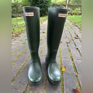 Hunter Green Original Tall Rain Boots, women’s size 8 used